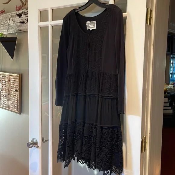Johnny was black tunic/dress with beautiful lace